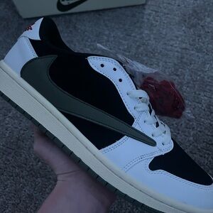 Nike Men's Low-Top Sneakers in White, Black & Olive Green